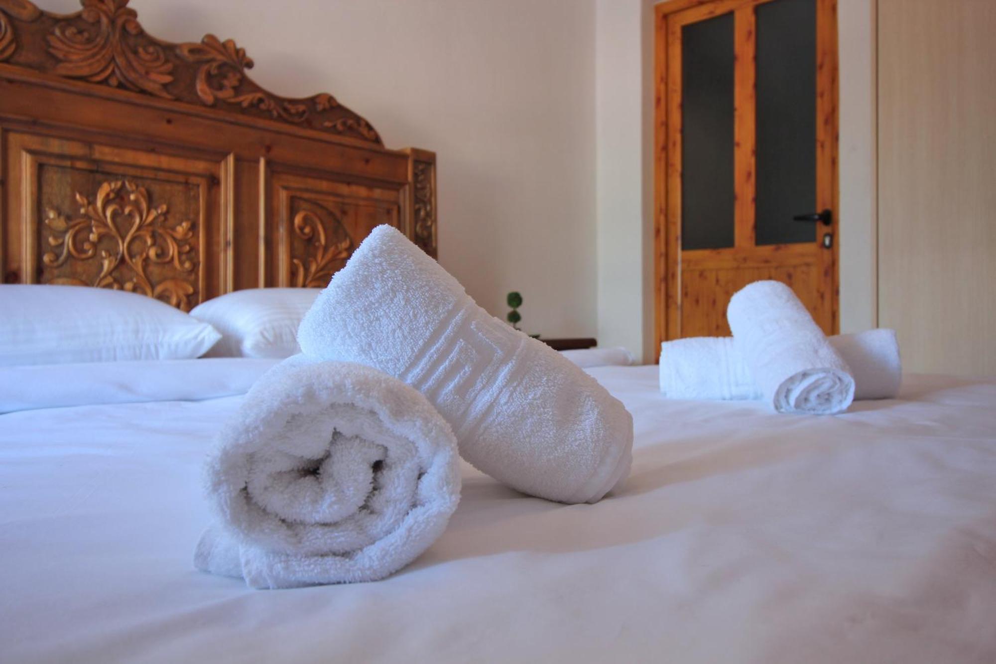Guri Guesthouse จีโรคาสเตอร์ ภายนอก รูปภาพ