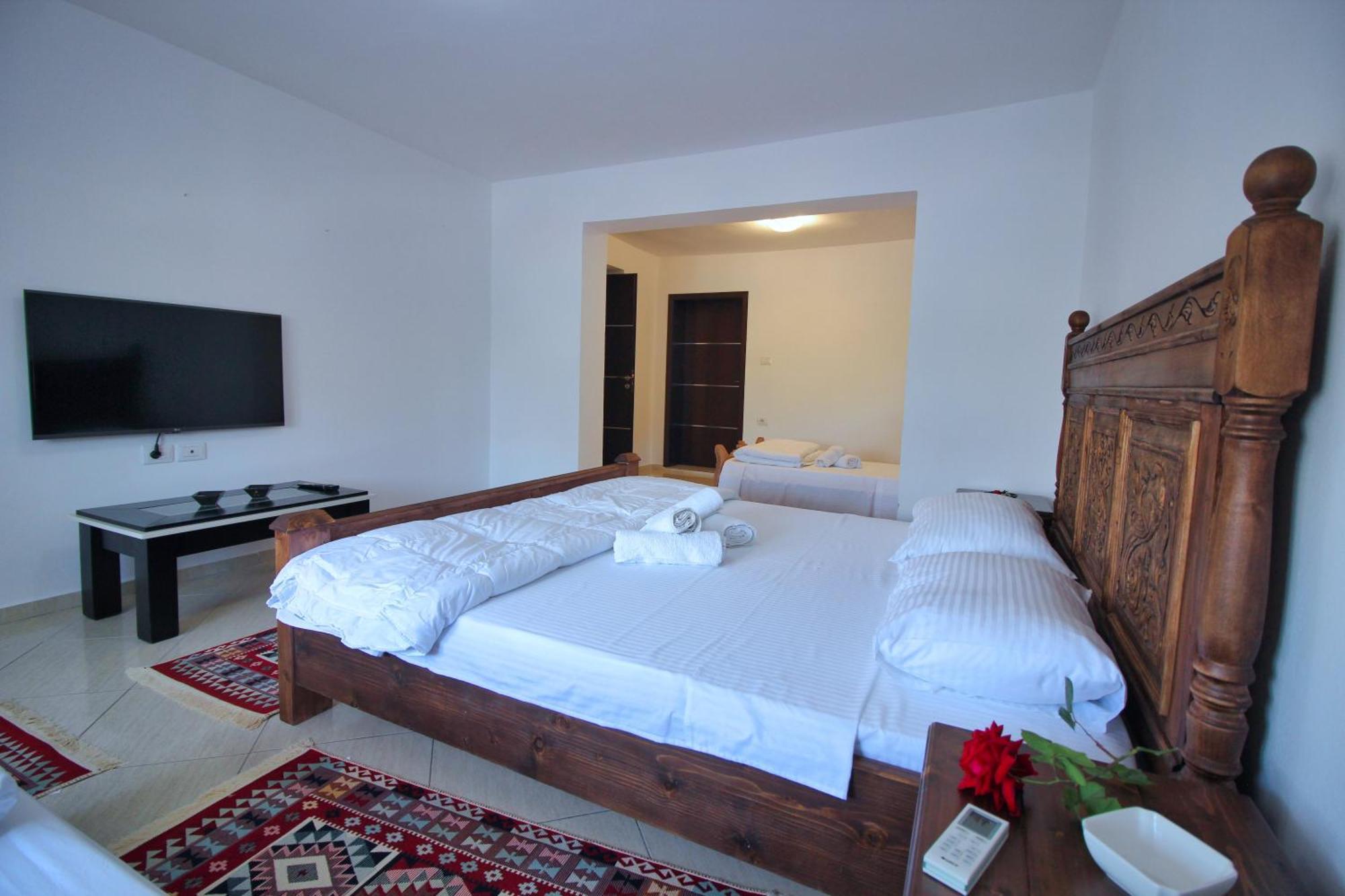 Guri Guesthouse จีโรคาสเตอร์ ภายนอก รูปภาพ