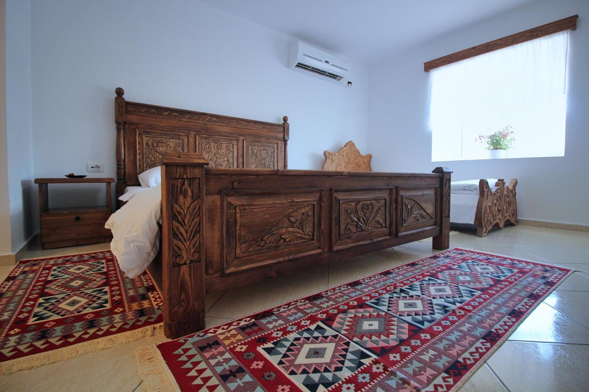 Guri Guesthouse จีโรคาสเตอร์ ภายนอก รูปภาพ