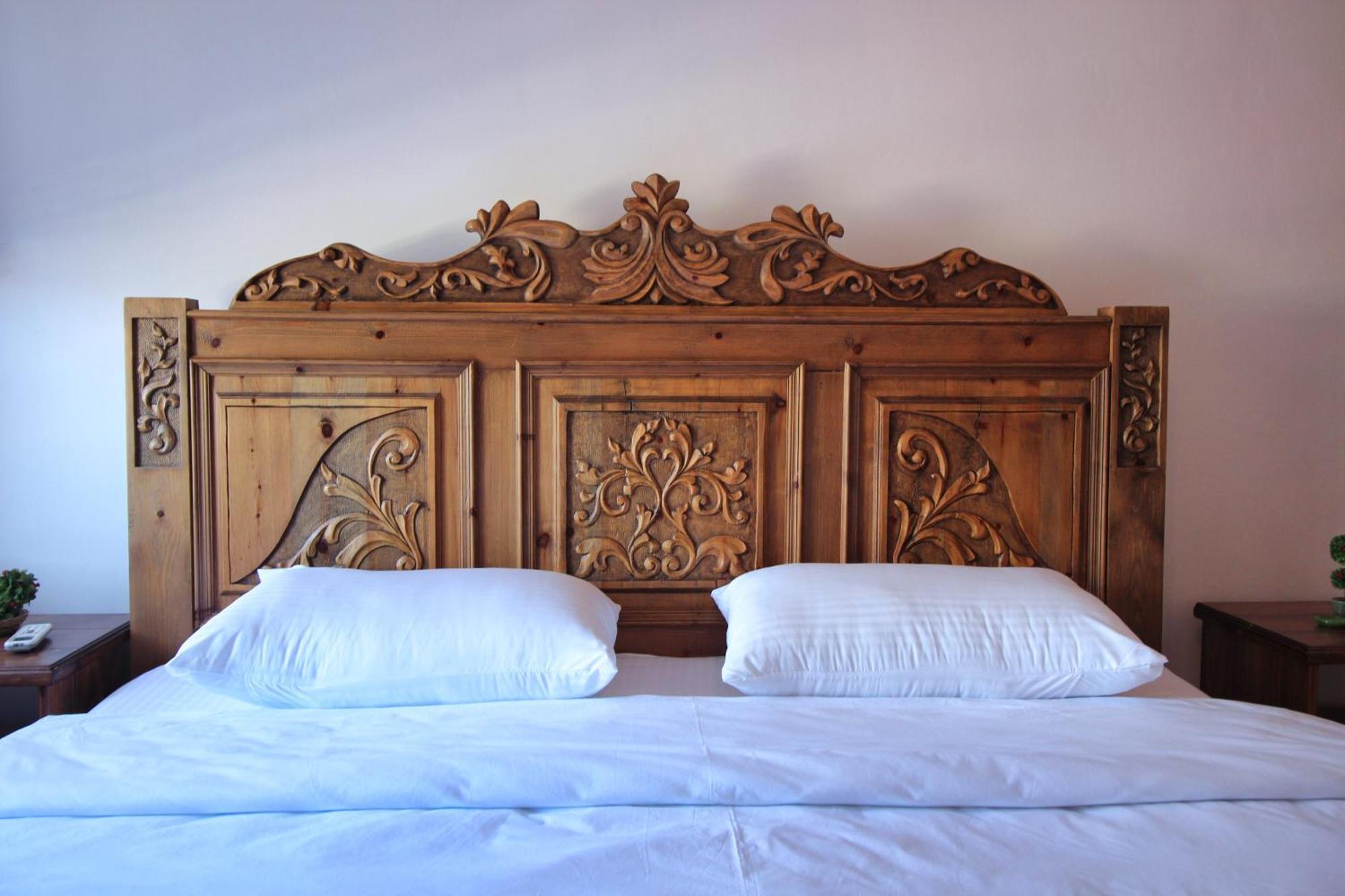 Guri Guesthouse จีโรคาสเตอร์ ภายนอก รูปภาพ