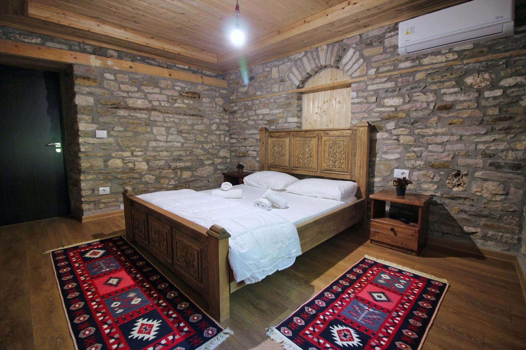 Guri Guesthouse จีโรคาสเตอร์ ภายนอก รูปภาพ