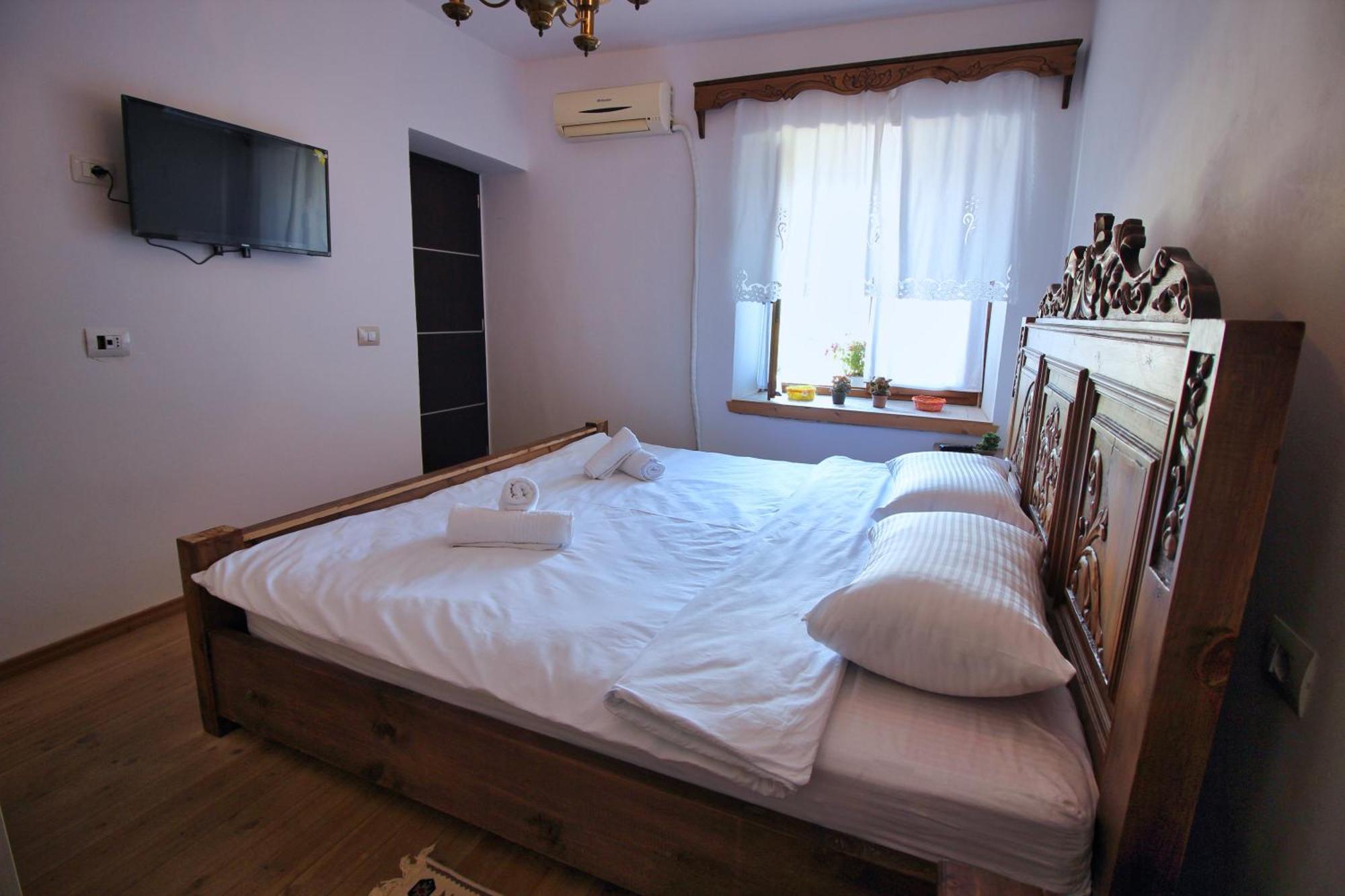 Guri Guesthouse จีโรคาสเตอร์ ภายนอก รูปภาพ