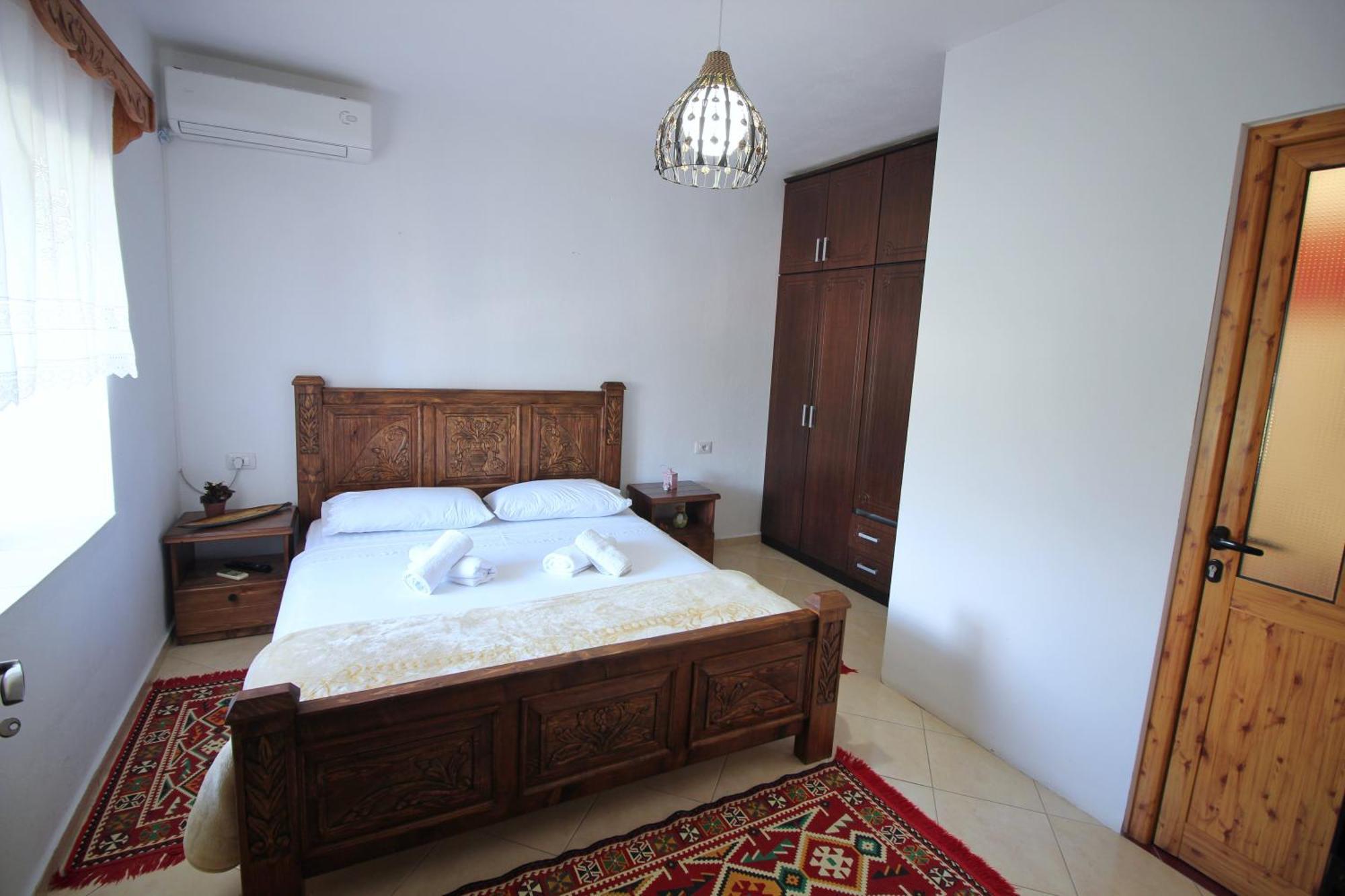 Guri Guesthouse จีโรคาสเตอร์ ภายนอก รูปภาพ