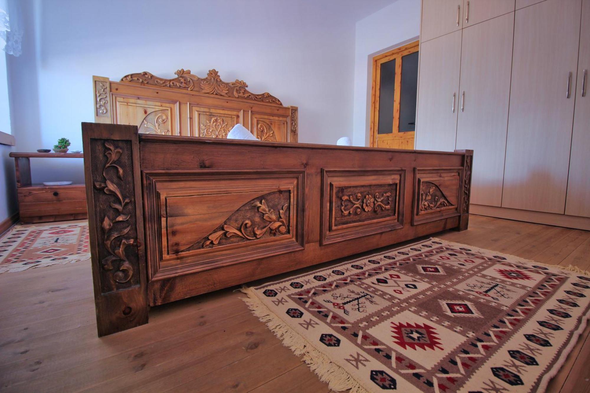 Guri Guesthouse จีโรคาสเตอร์ ภายนอก รูปภาพ