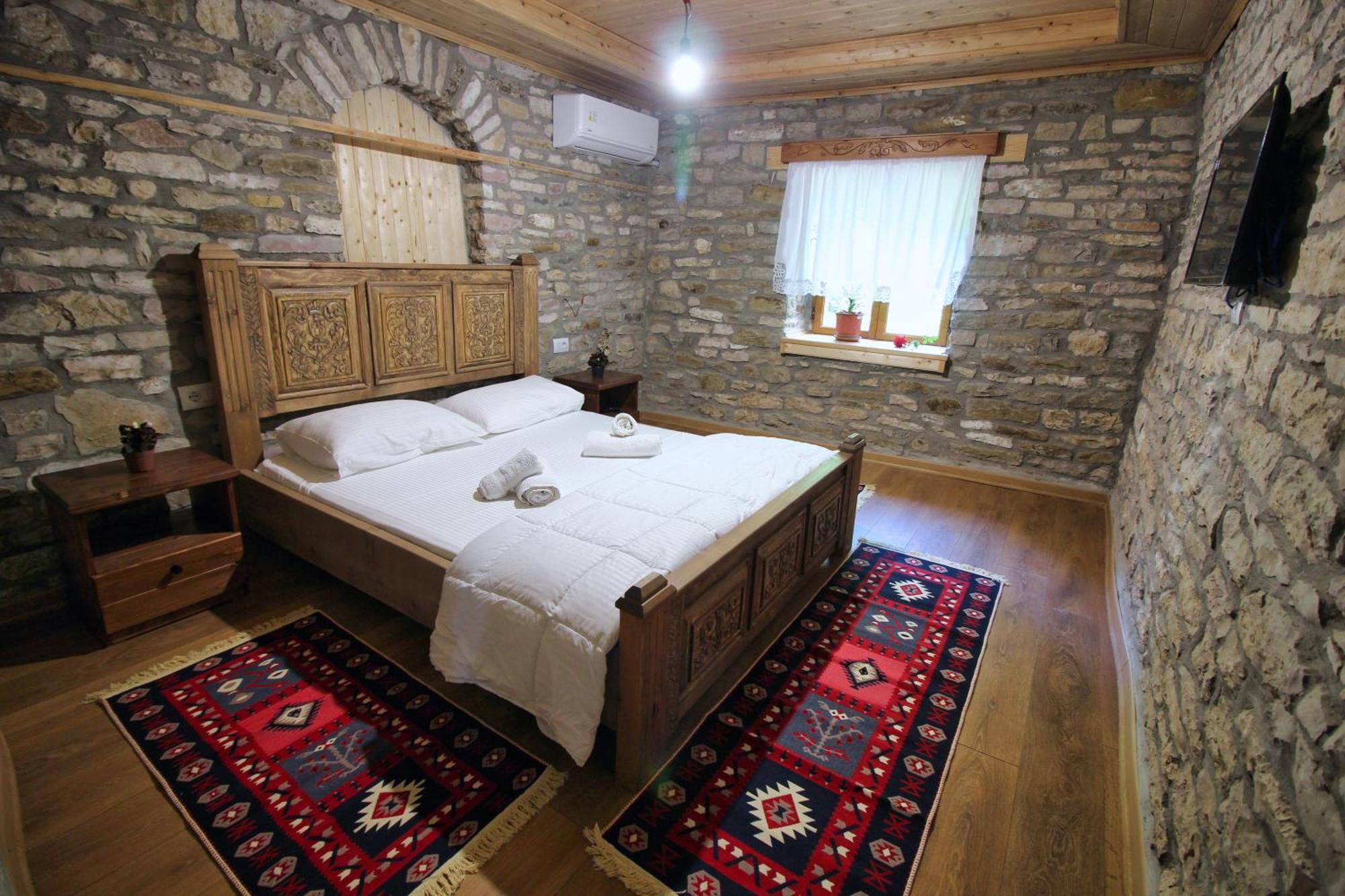Guri Guesthouse จีโรคาสเตอร์ ภายนอก รูปภาพ