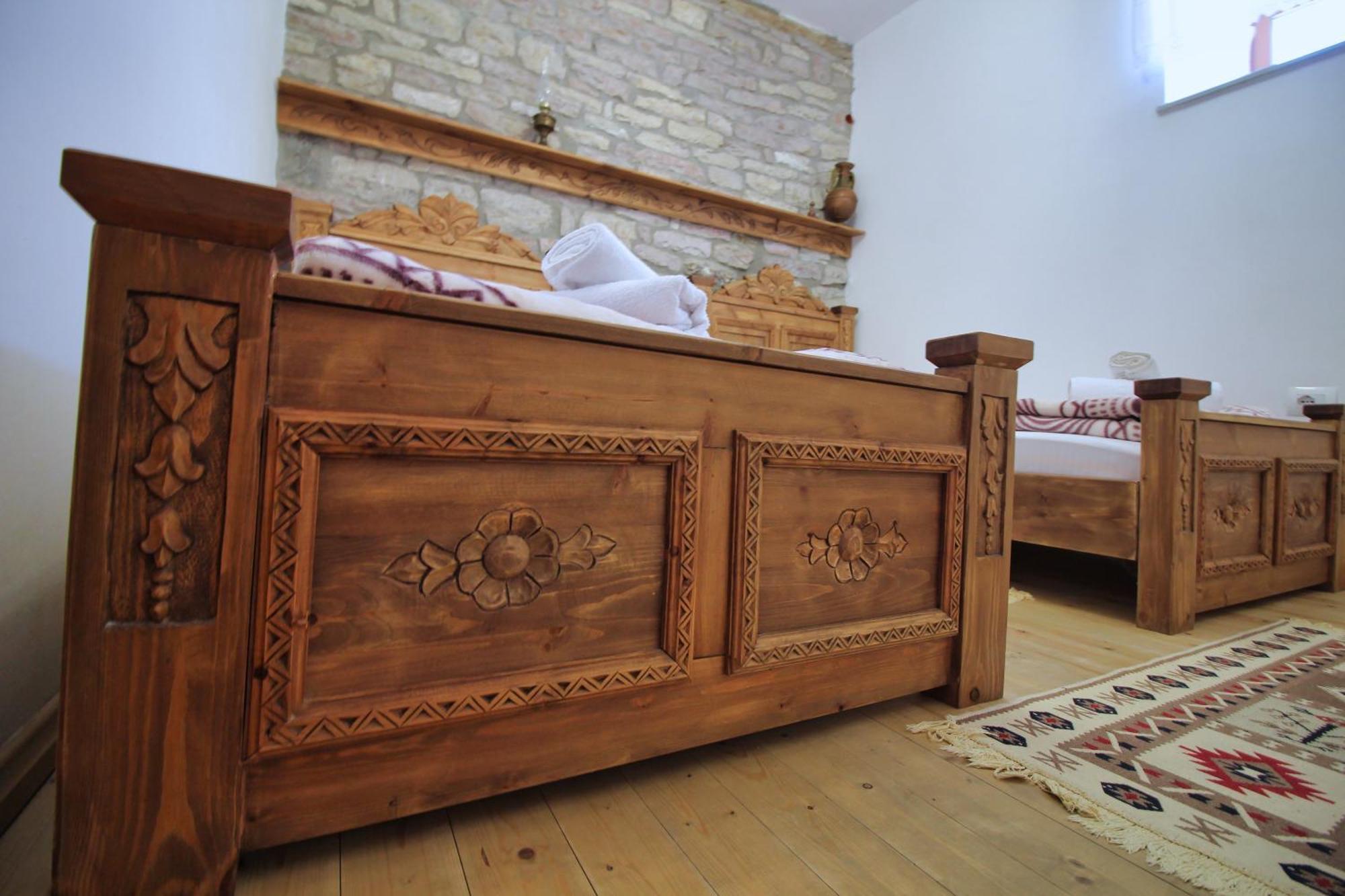 Guri Guesthouse จีโรคาสเตอร์ ภายนอก รูปภาพ