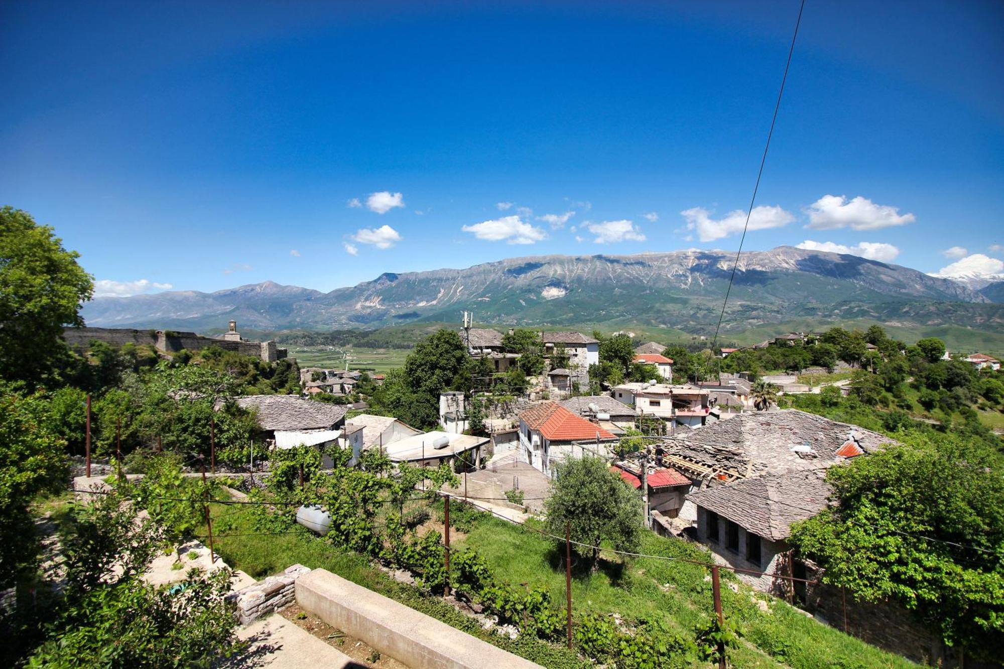 Guri Guesthouse จีโรคาสเตอร์ ภายนอก รูปภาพ