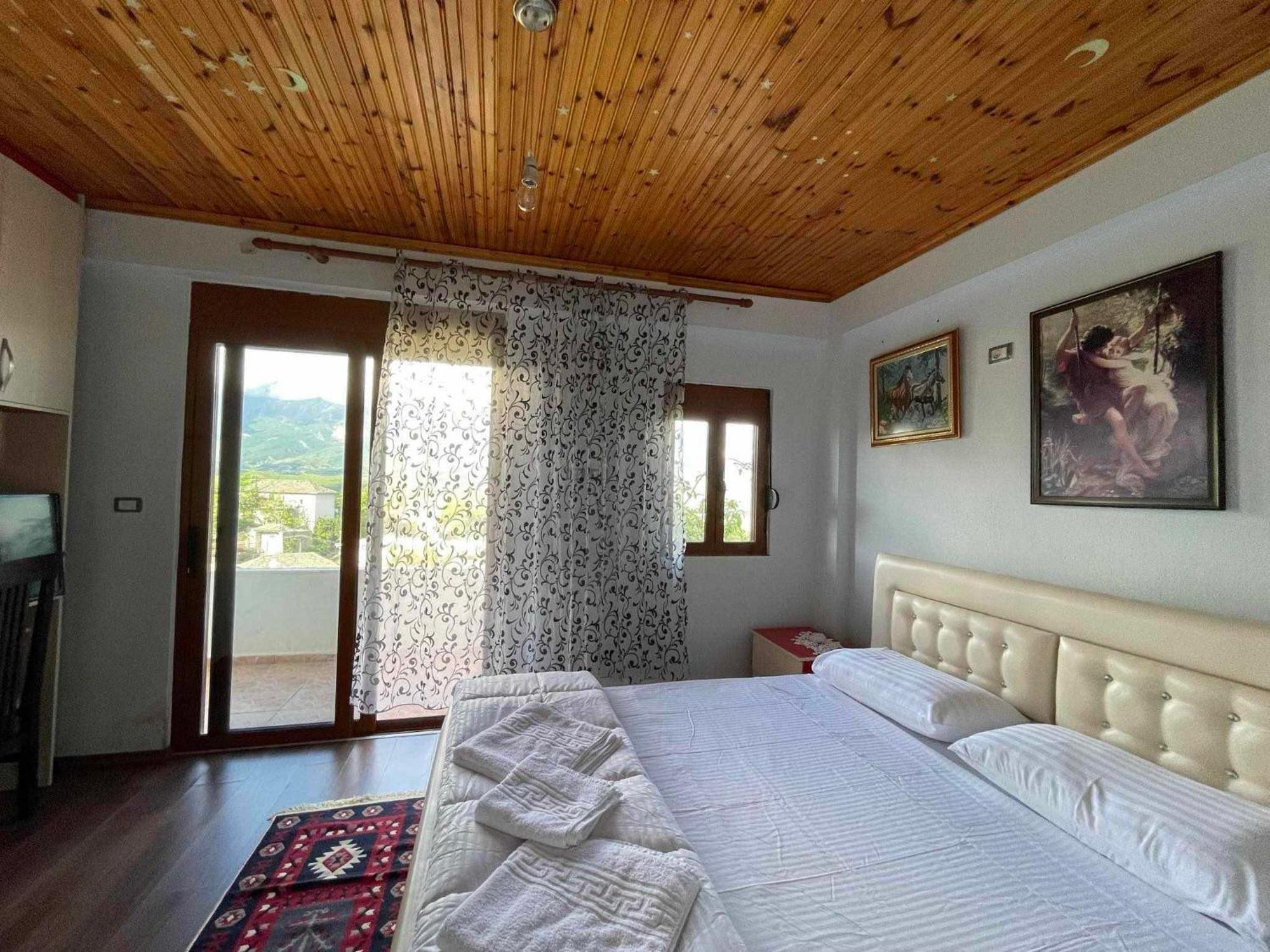 Guri Guesthouse จีโรคาสเตอร์ ภายนอก รูปภาพ