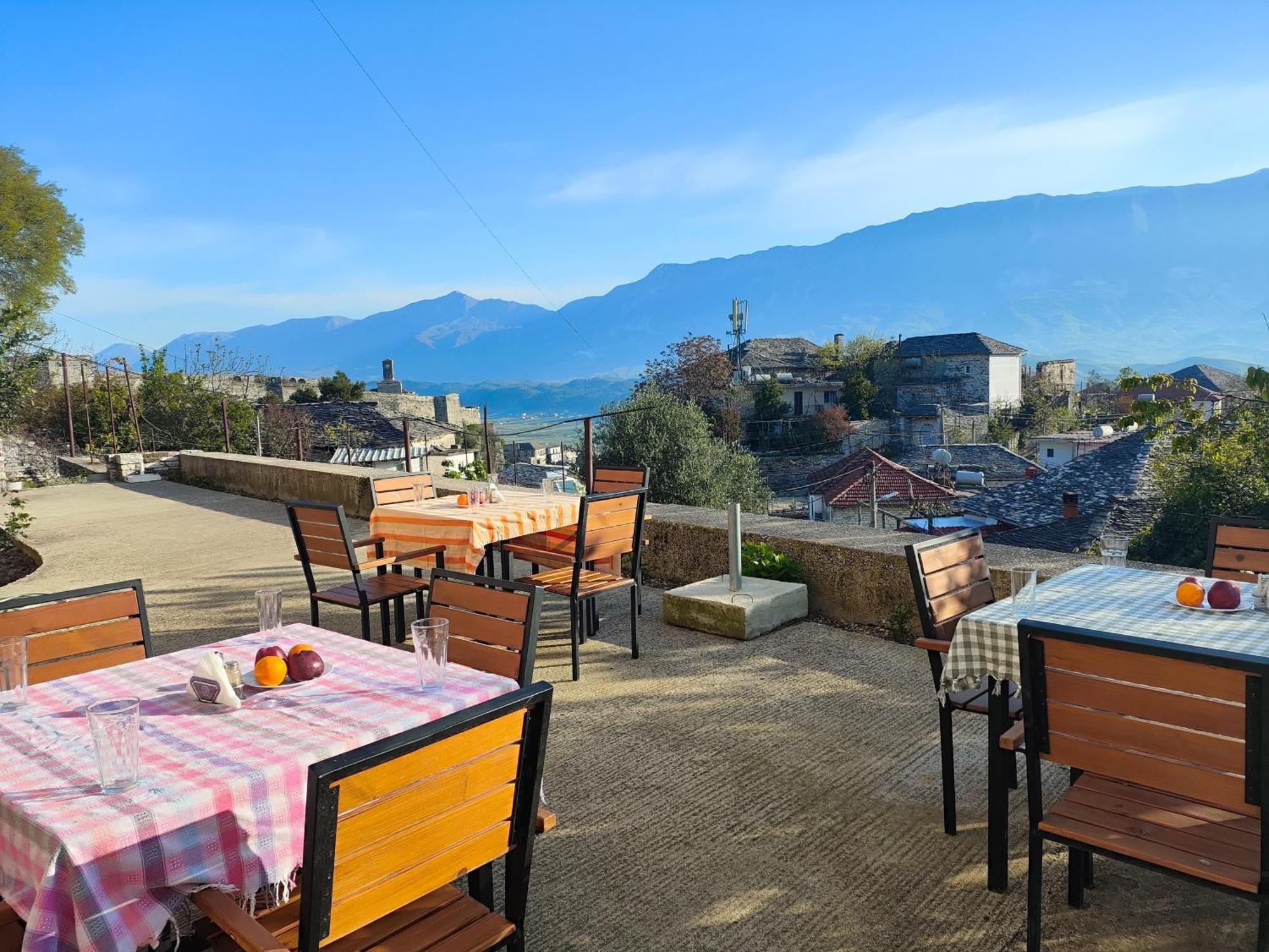Guri Guesthouse จีโรคาสเตอร์ ภายนอก รูปภาพ